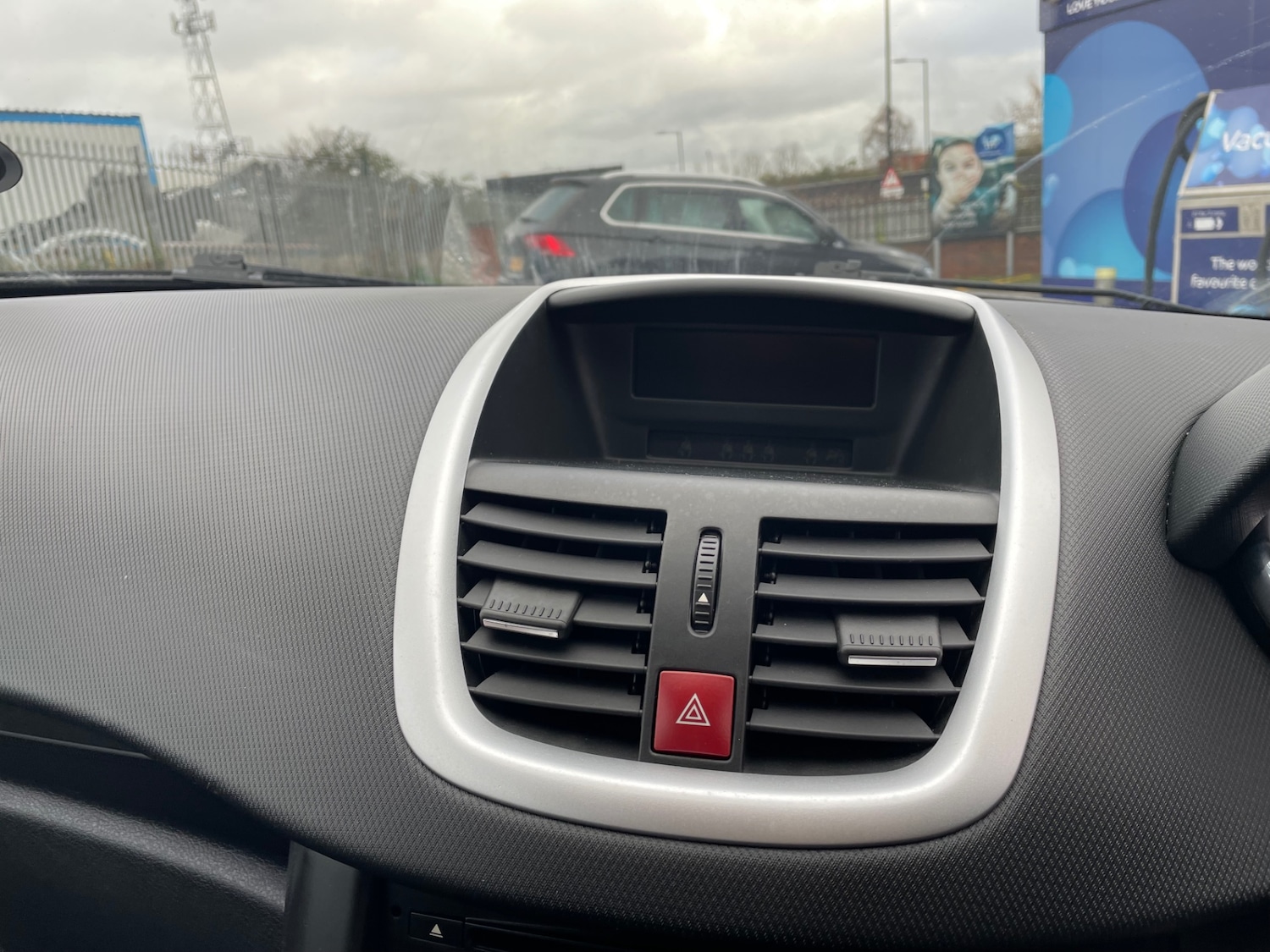 Used Peugeot 207 2010 for sale - 76911386: Photo 14