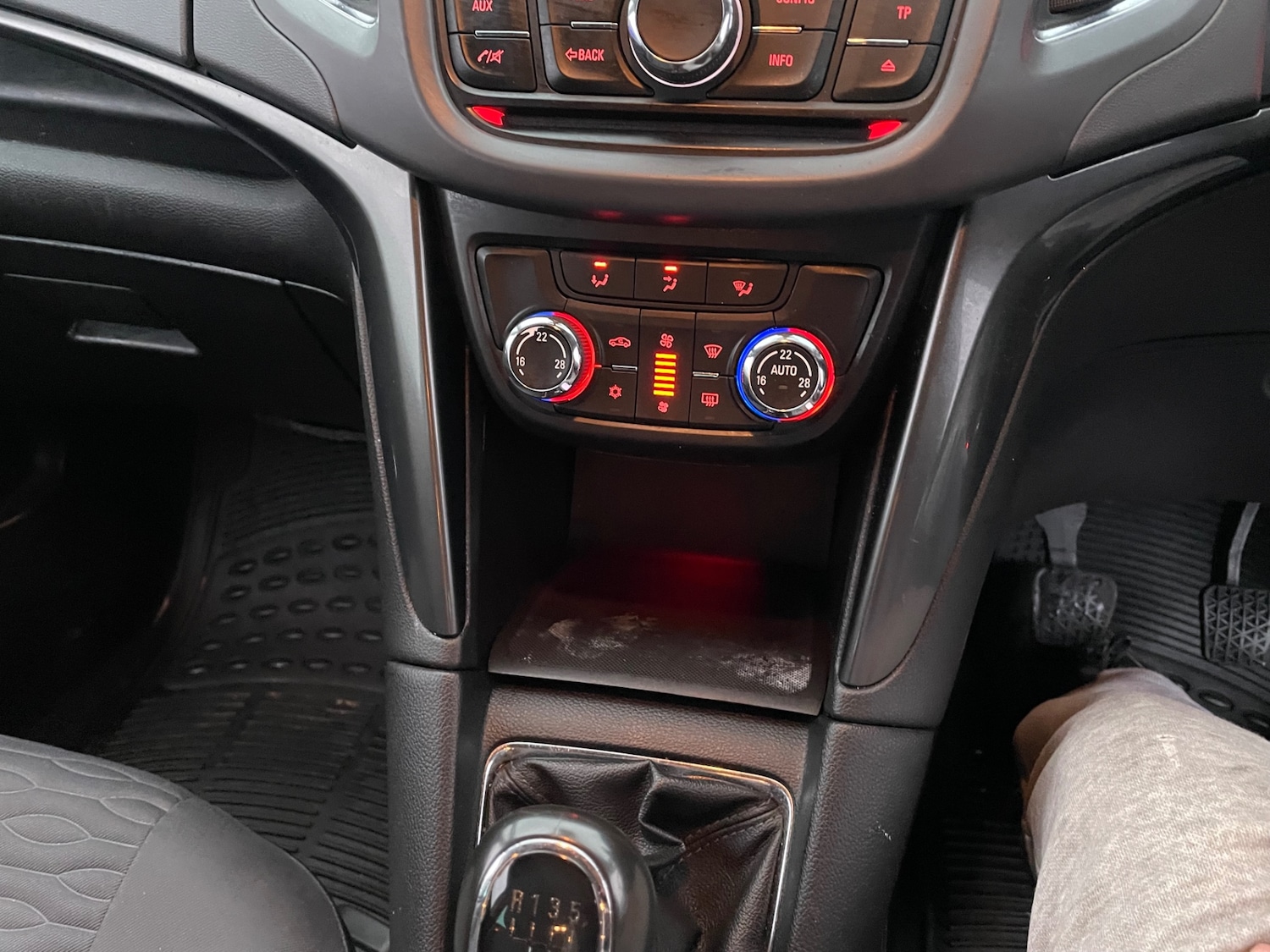 Used Vauxhall Zafira 2013 for sale - 77622826: Photo 17