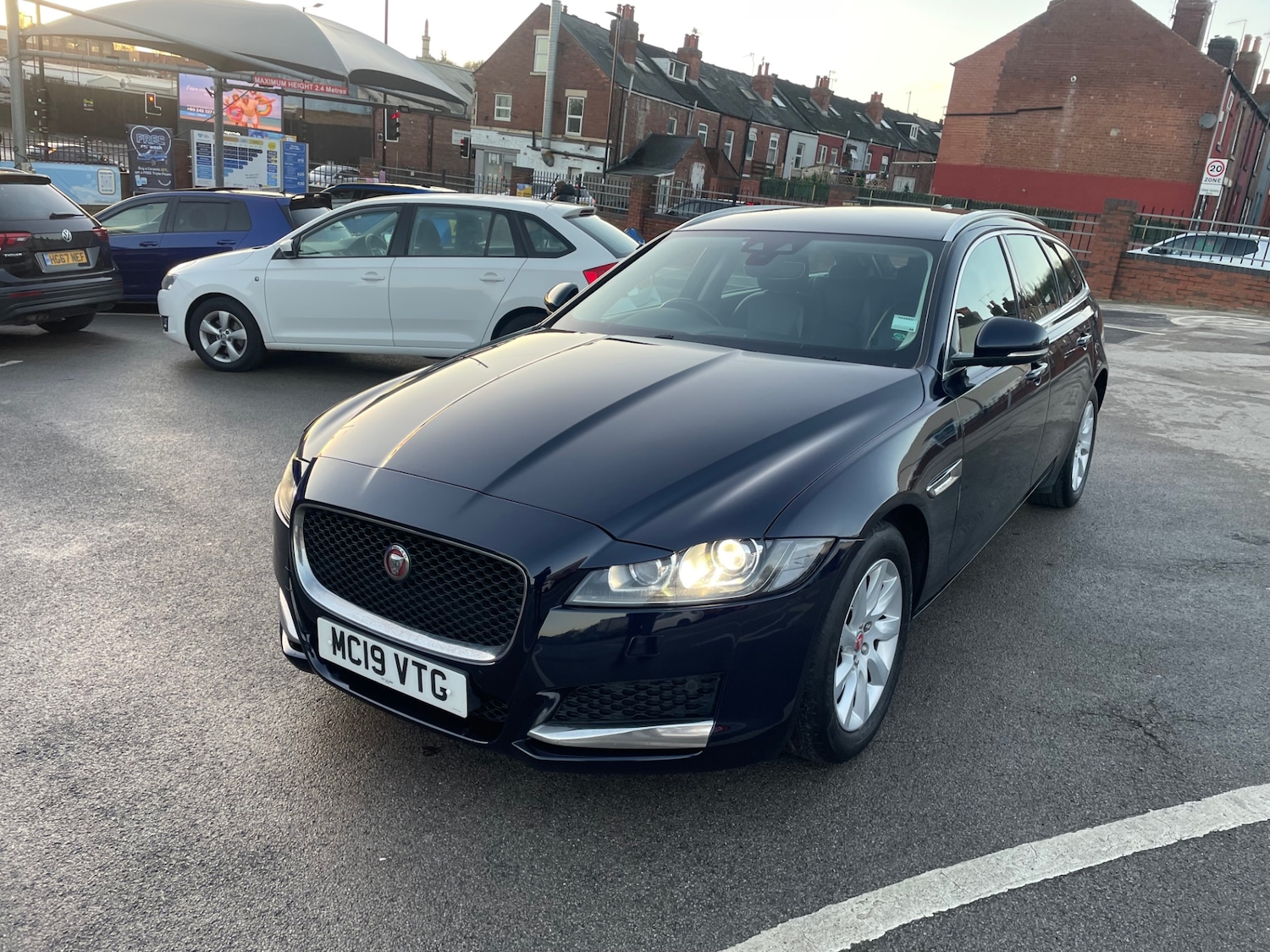 Used Jaguar XF 2019 for sale - 77286778: Photo 3