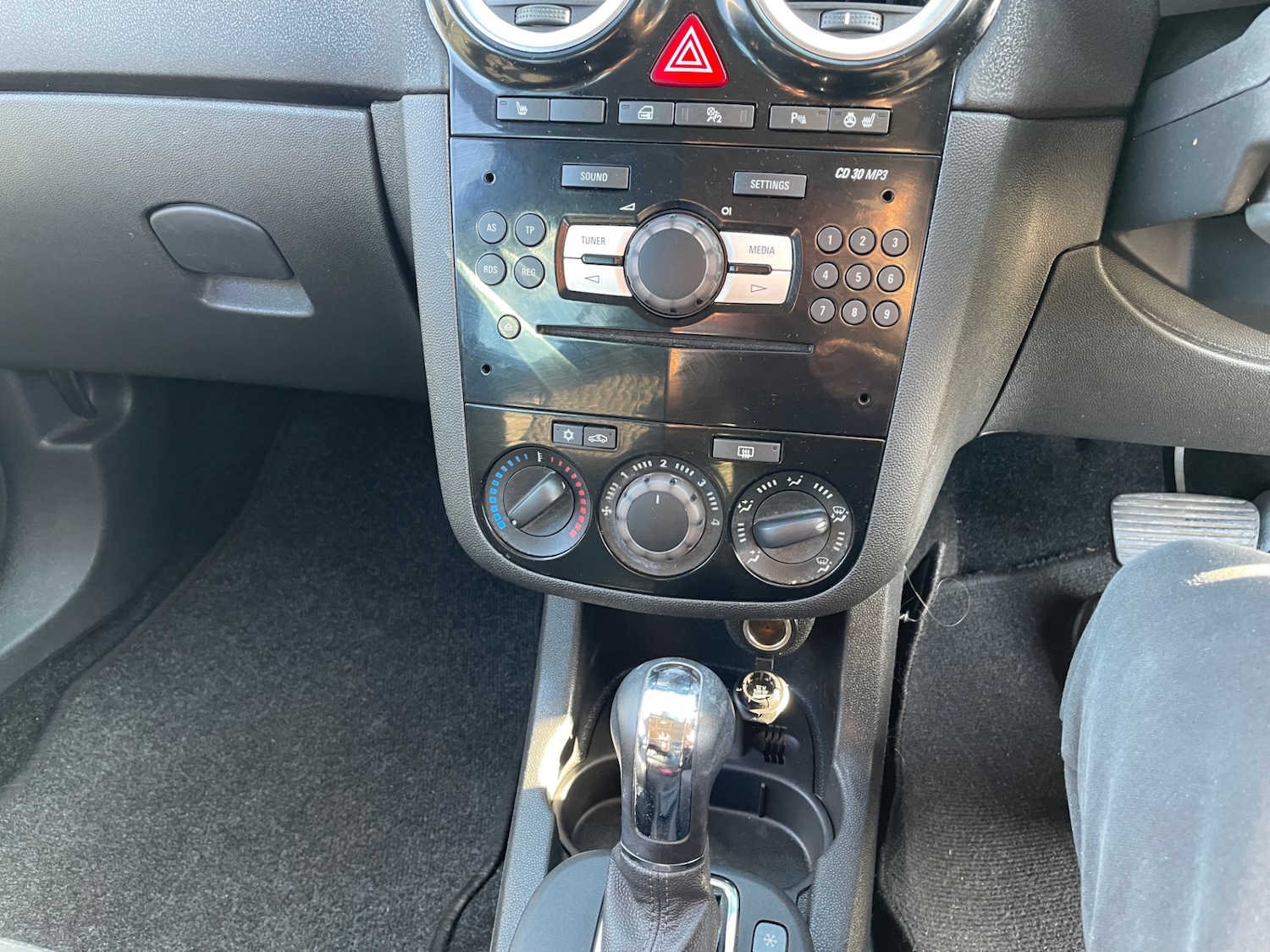 Used Vauxhall Corsa 2013 for sale - 77938530: Photo 18