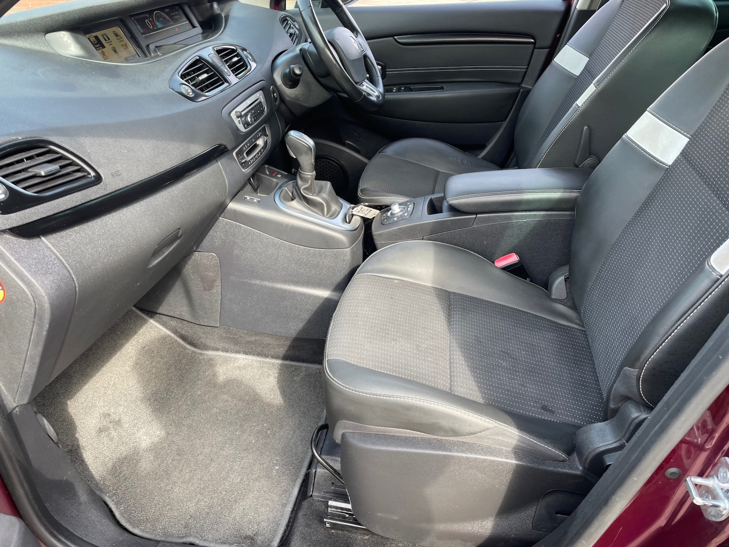 Used Renault Scenic 2015 for sale - 77536084: Photo 11