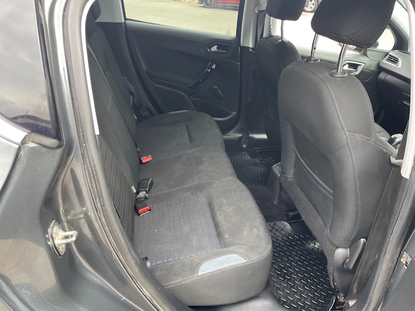 Used Peugeot 208 2014 for sale - 76236387: Photo 11
