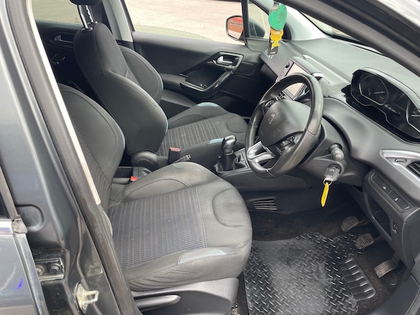 Used Peugeot 208 2014 for sale - 76236387: Photo 12