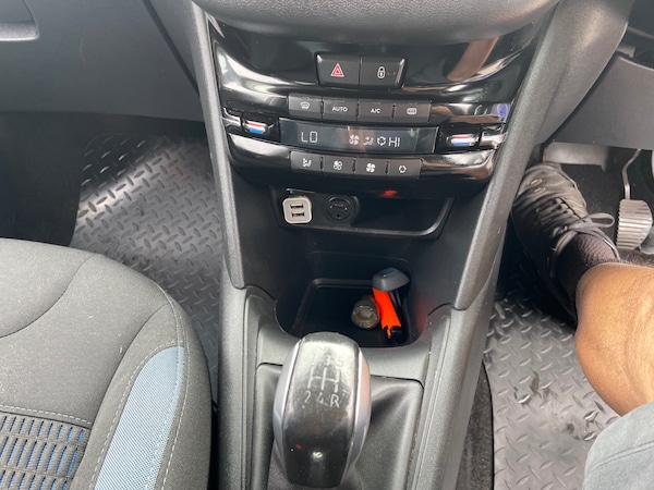 Used Peugeot 208 2014 for sale - 76236387: Photo 16