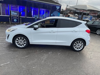 Used Ford Fiesta 2018 for sale - 79371840: Photo