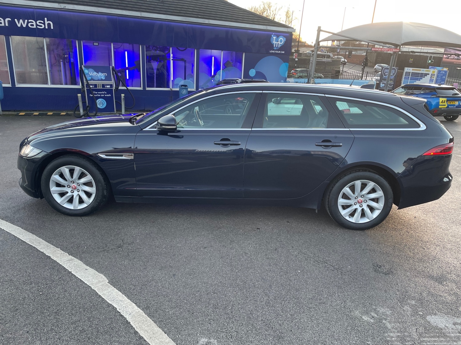 Used Jaguar XF 2019 for sale - 77610647: Photo 4