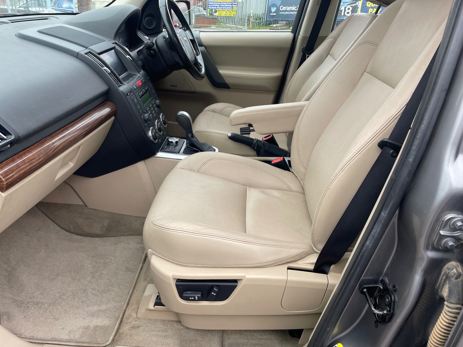 Used Land Rover Freelander 2010 for sale - 76508760: Photo 11