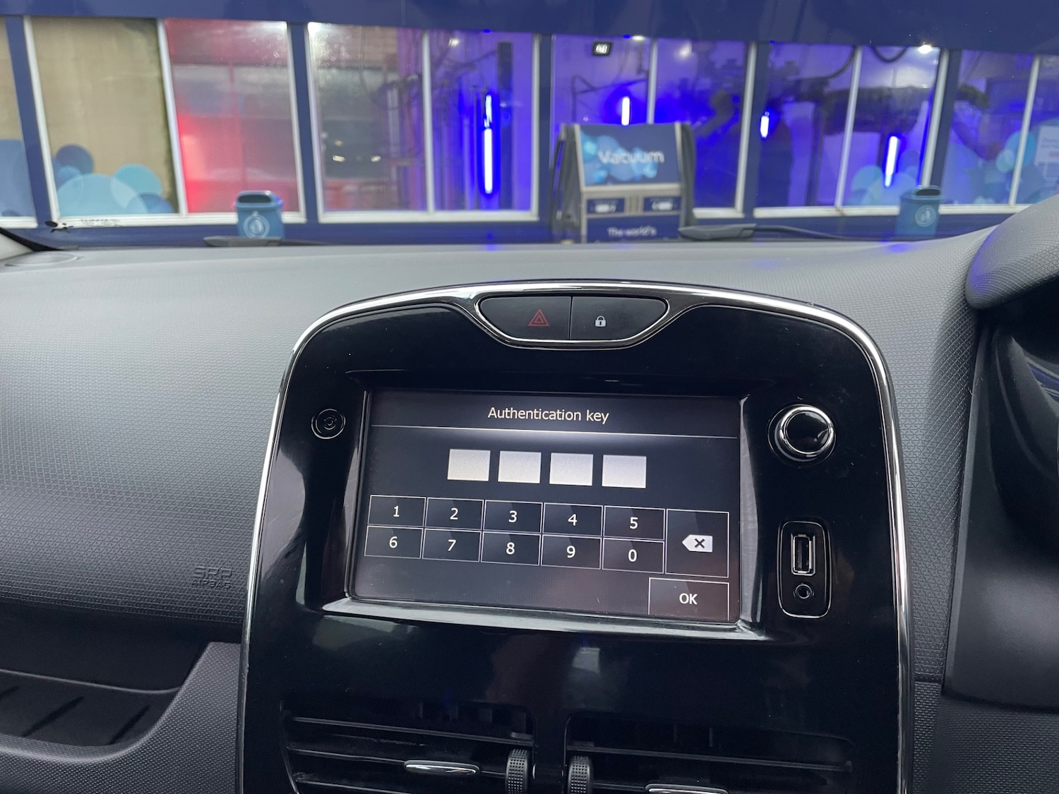 Used Renault Clio 2014 for sale - 77078105: Photo 16