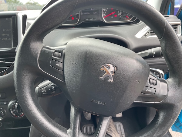 Used Peugeot 208 2013 for sale - 76293434: Photo 18
