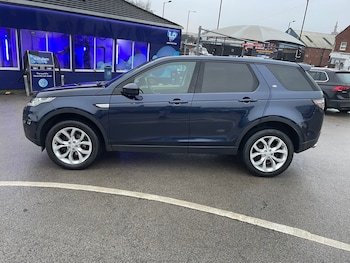 Used Land Rover Discovery Sport 2015 for sale - 78273101: Photo