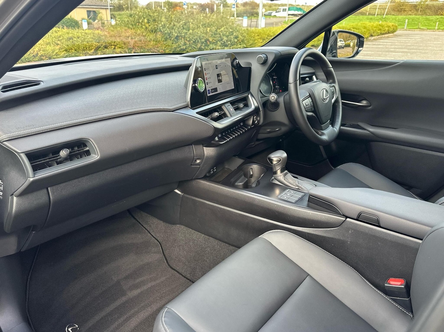 Used Lexus UX 2023 for sale - 76338467: Photo 2