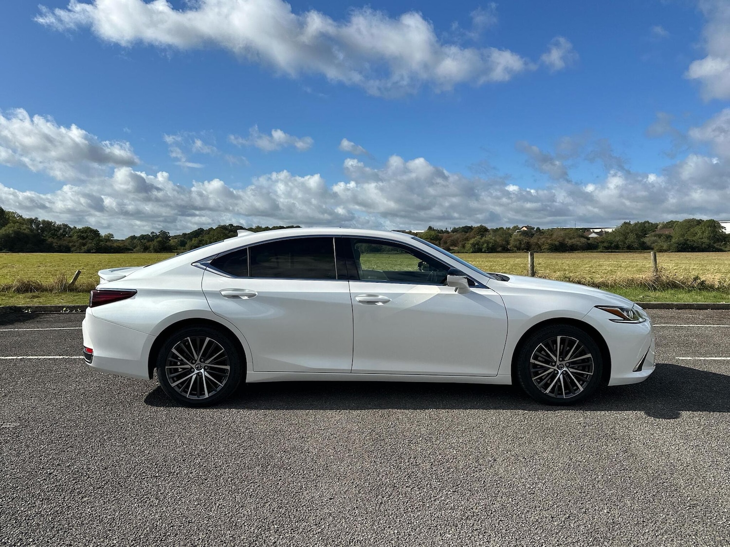 Used Lexus ES 2023 for sale - 76271522: Photo 4