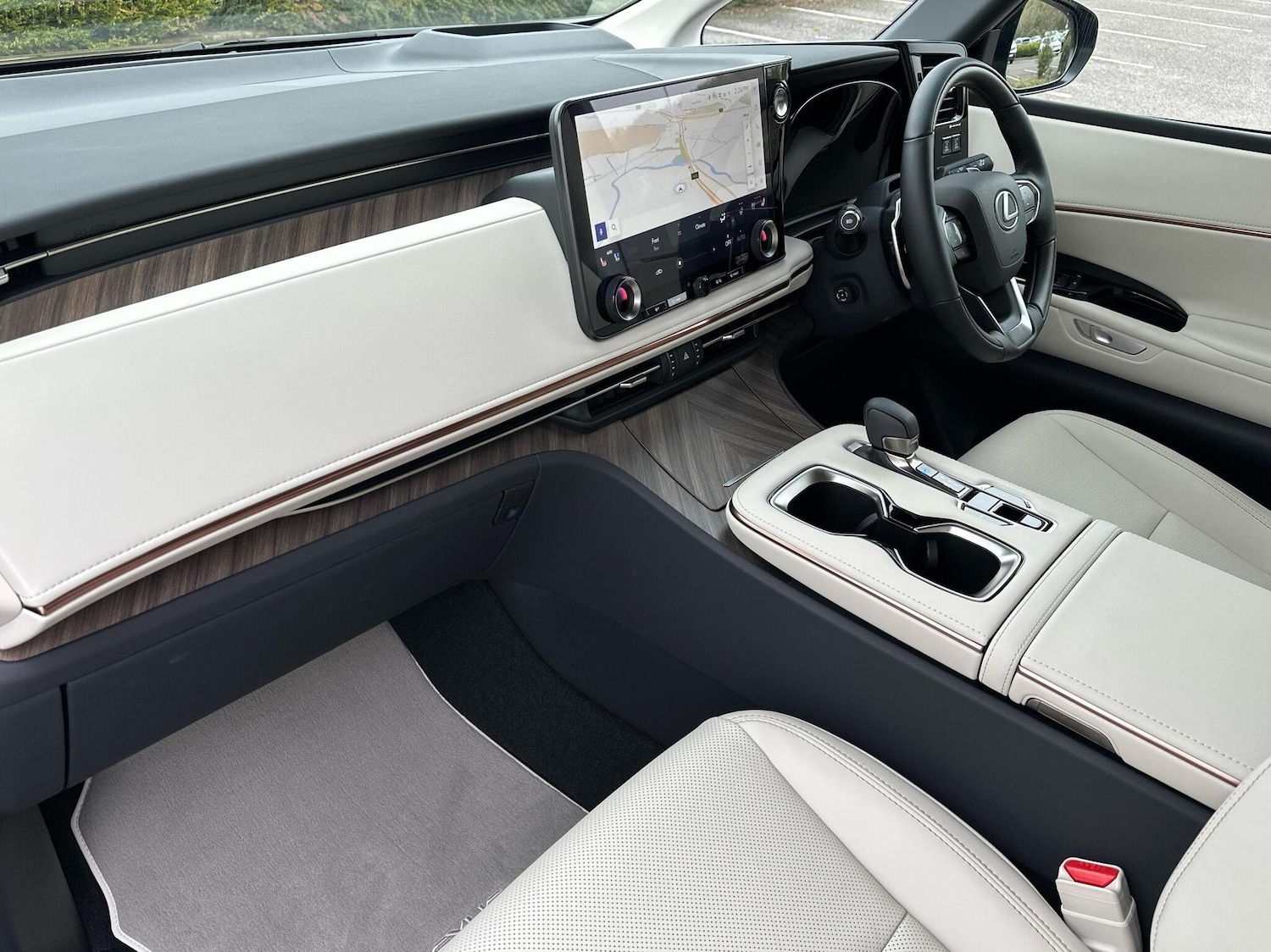 Used Lexus LM 2025 for sale - 76271557: Photo 2