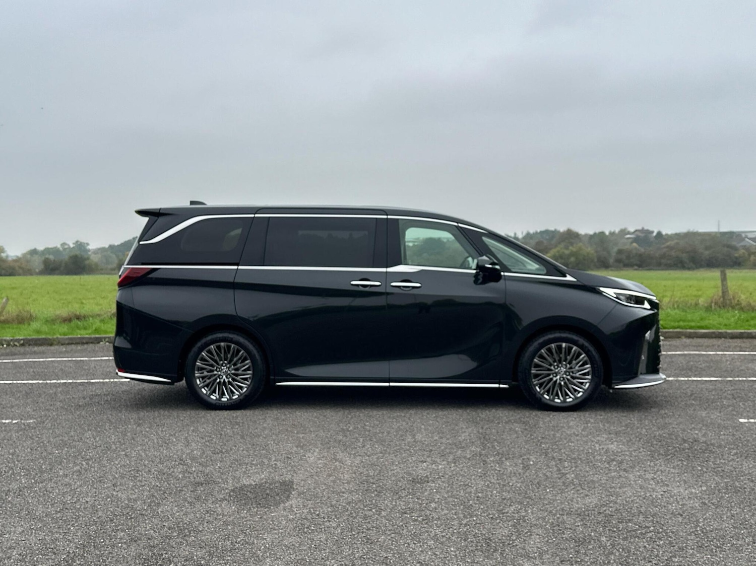 Used Lexus LM 2025 for sale - 76271557: Photo 4