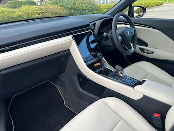 Used Lexus LBX 2025 for sale - 76043997: Photo 2