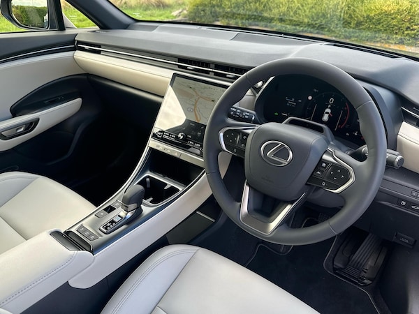 Used Lexus LBX 2025 for sale - 76043997: Photo 6