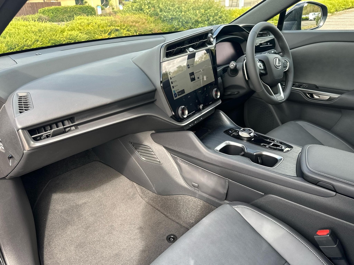 Used Lexus RZ 2025 for sale - 77770668: Photo 2