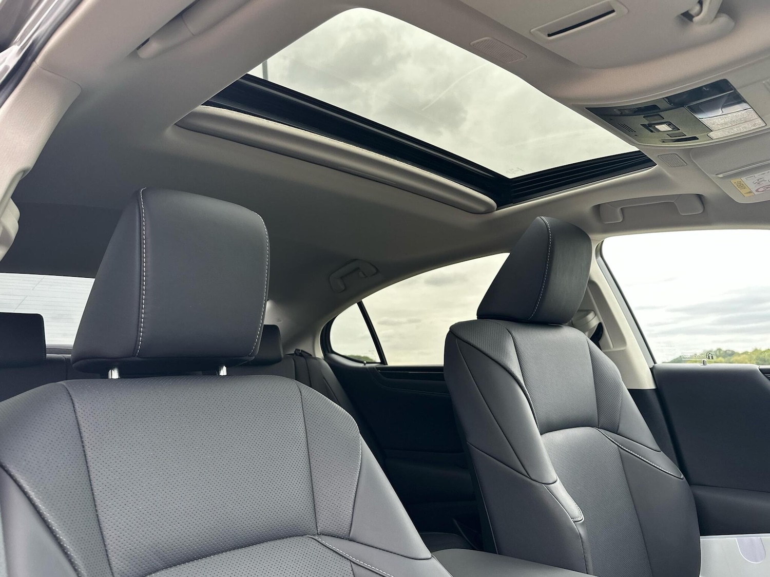 Used Lexus ES 2023 for sale - 76073836: Photo 13