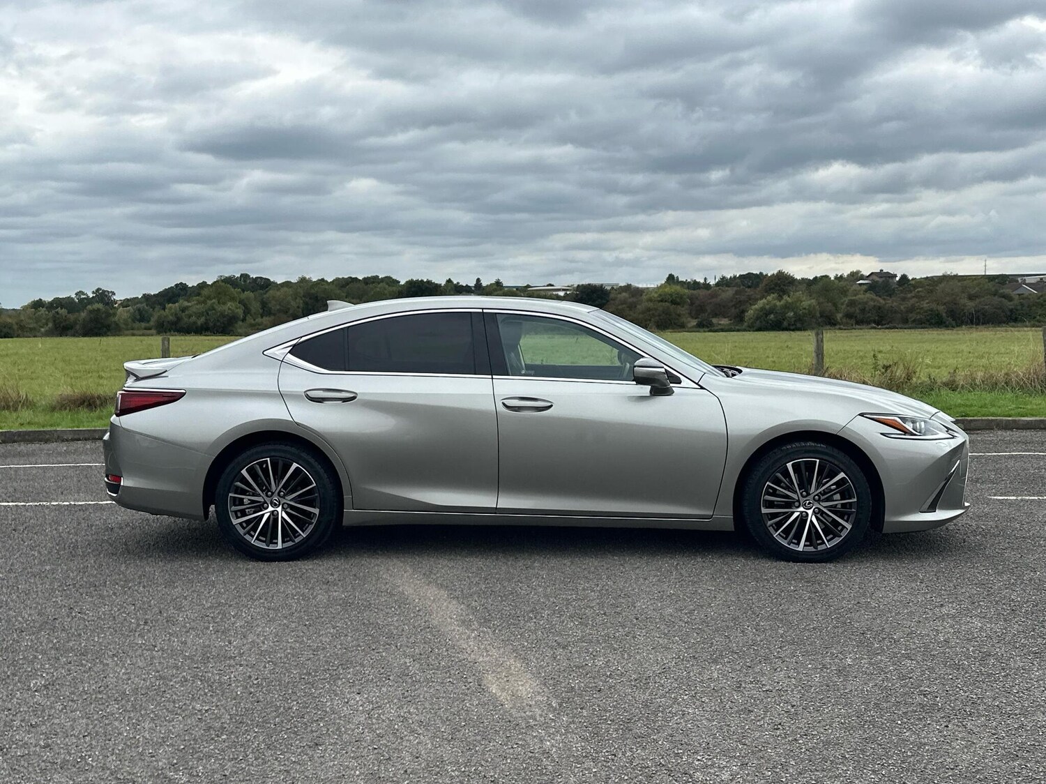 Used Lexus ES 2023 for sale - 76073836: Photo 4