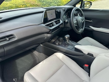 Used Lexus UX 2023 for sale - 75901456: Photo
