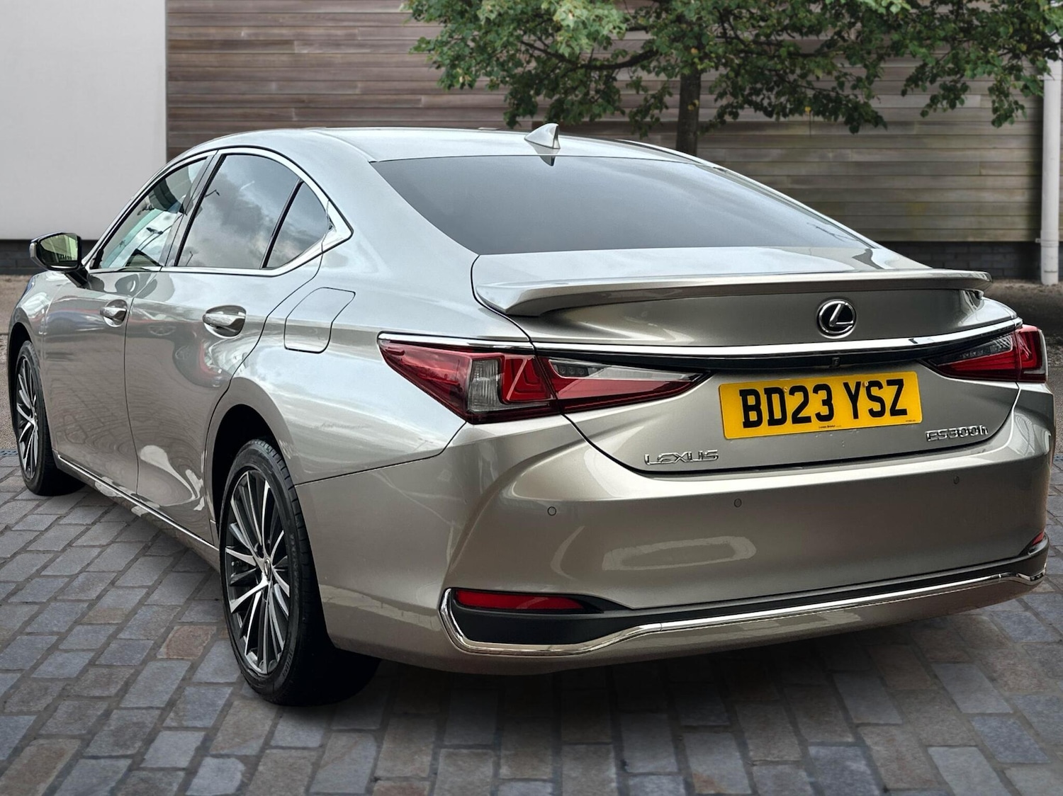 Used Lexus ES 2023 for sale - 76800443: Photo 3