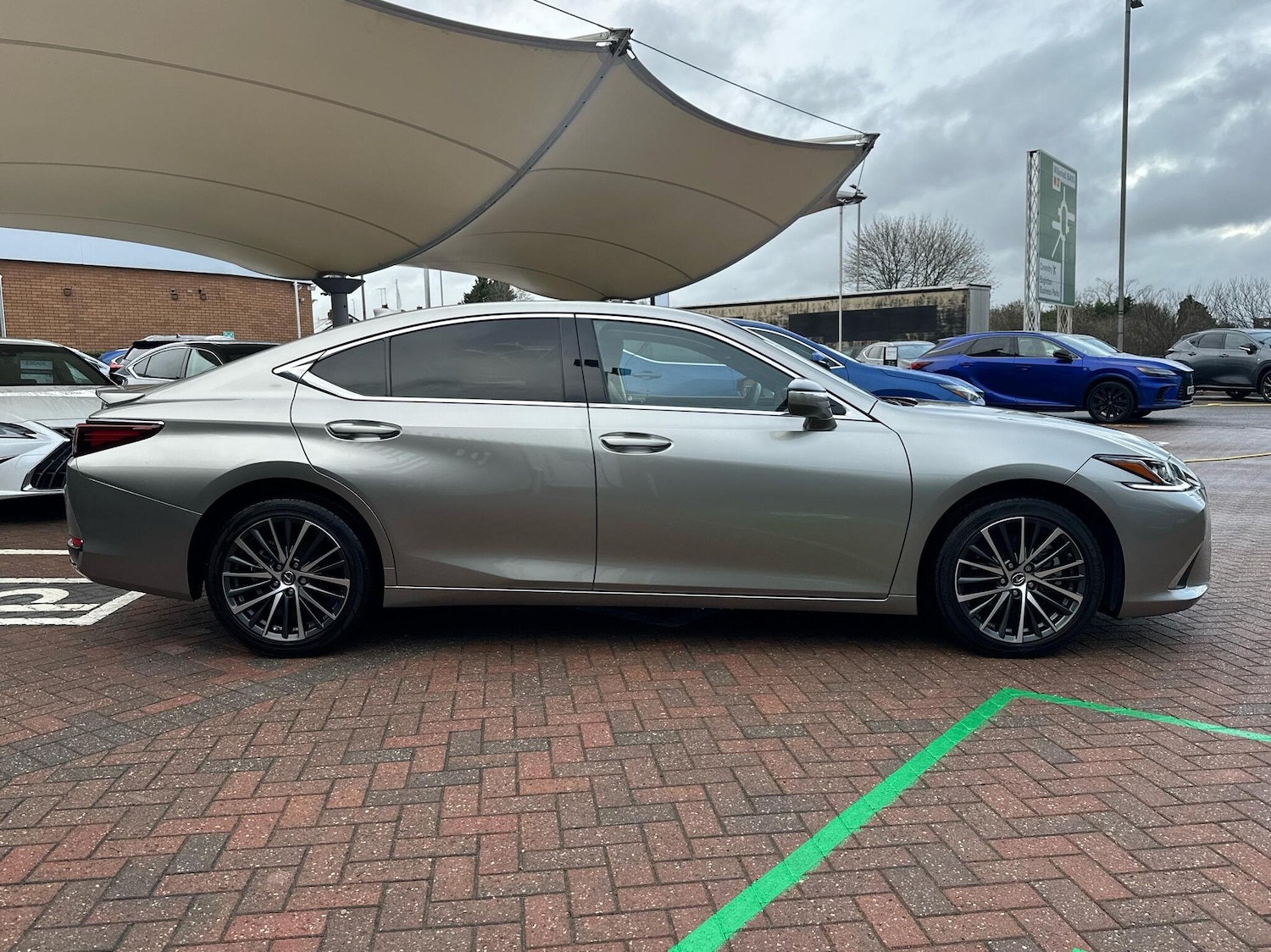 Used Lexus ES 2023 for sale - 76800443: Photo 4