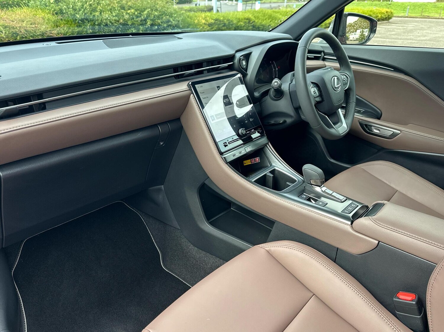 Used Lexus LBX 2024 for sale - 75950551: Photo 2