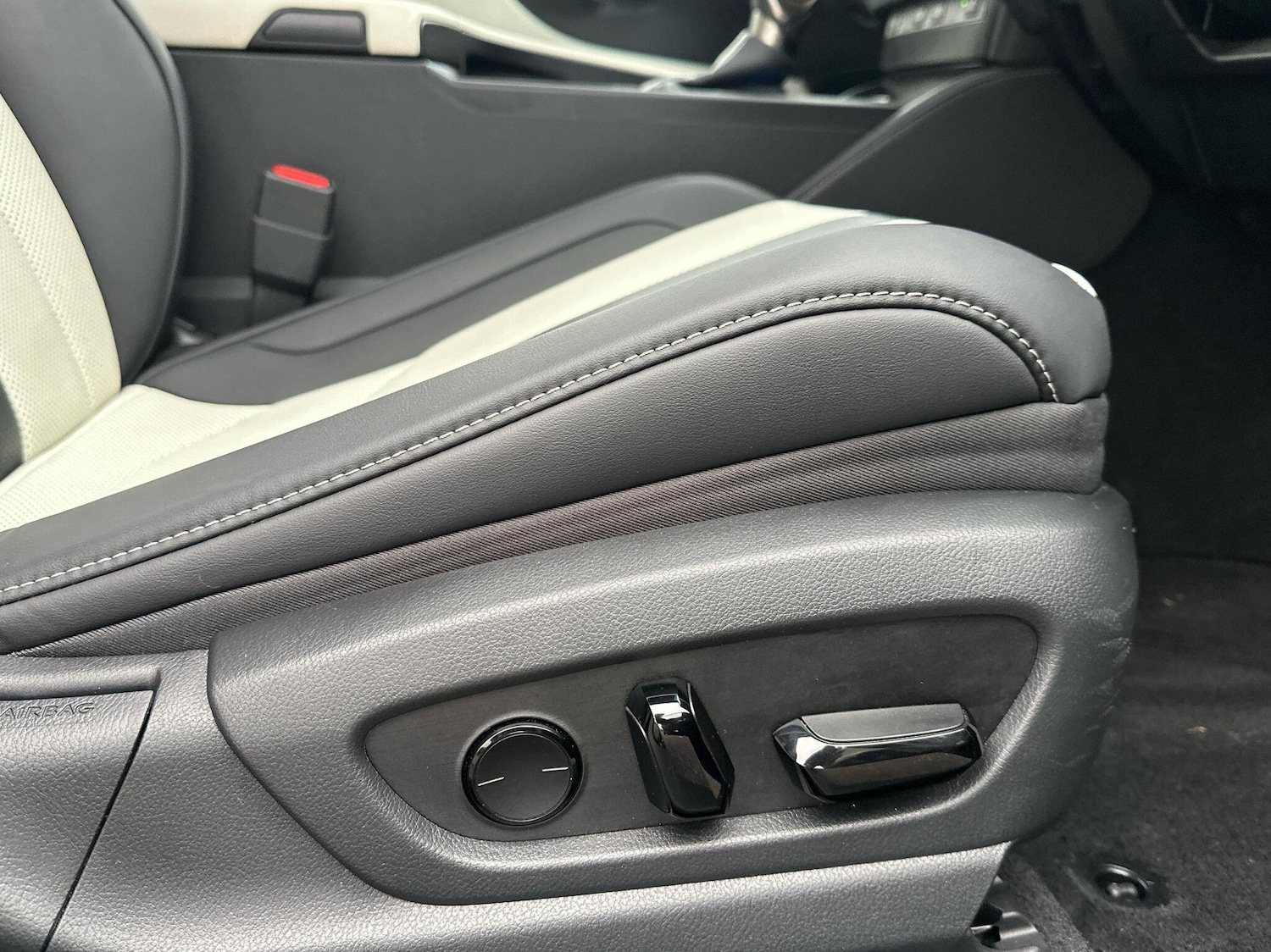 Used Lexus ES 2023 for sale - 76730707: Photo 19