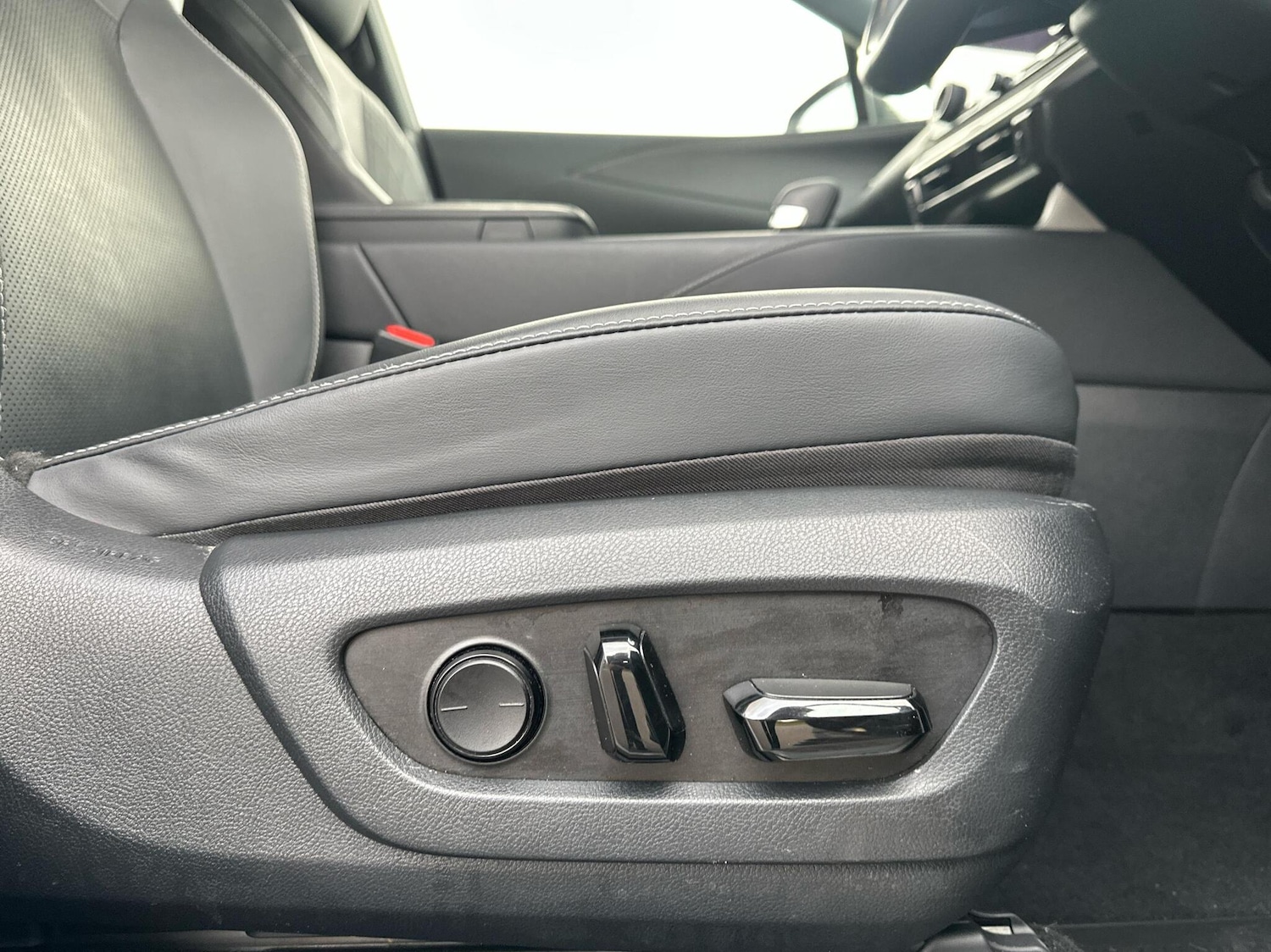 Used Lexus RX 2023 for sale - 76372381: Photo 13