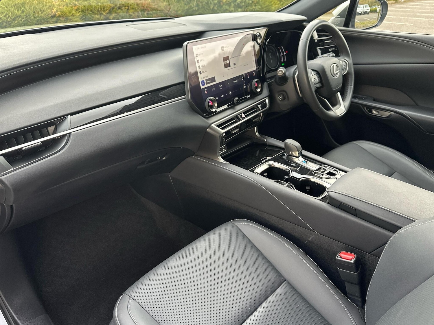 Used Lexus RX 2023 for sale - 76372381: Photo 2