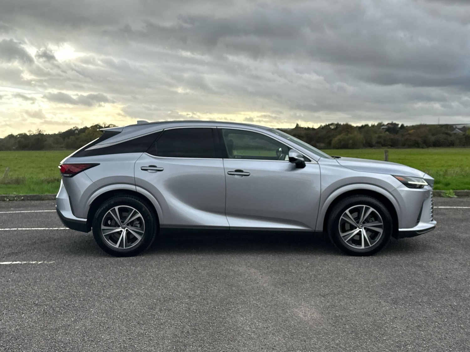 Used Lexus RX 2023 for sale - 76372381: Photo 4