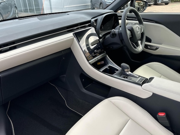 Used Lexus LBX 2025 for sale - 75142561: Photo 2
