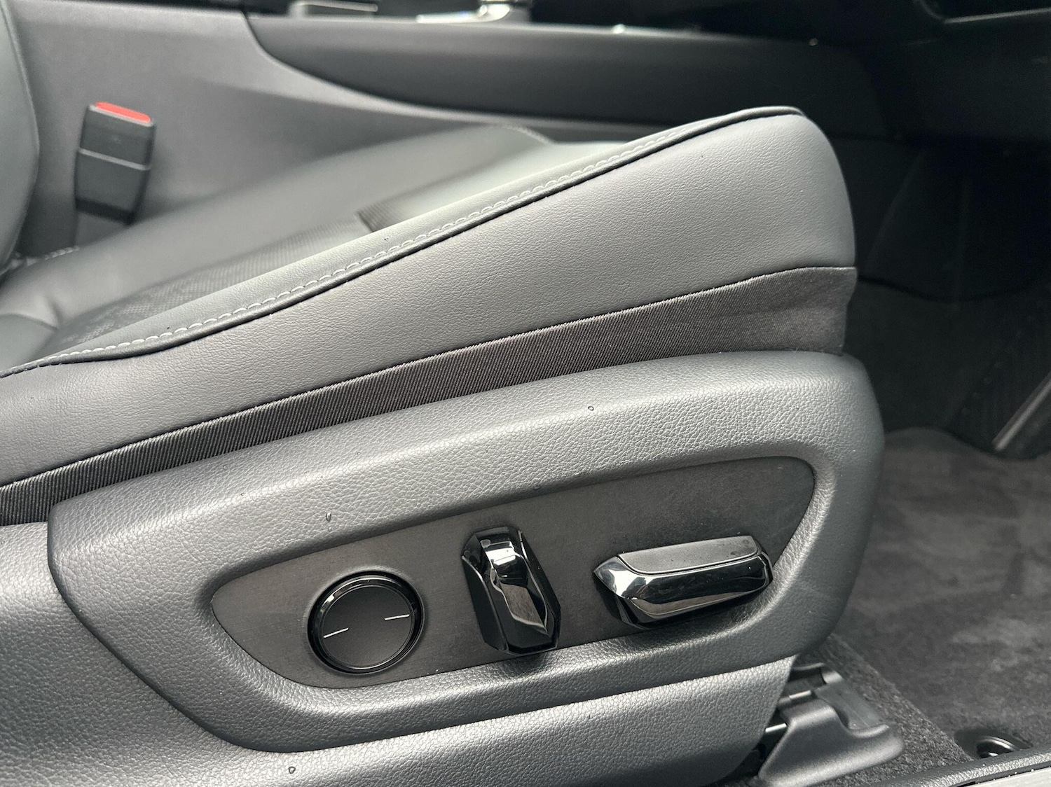 Used Lexus UX 2025 for sale - 76670962: Photo 15