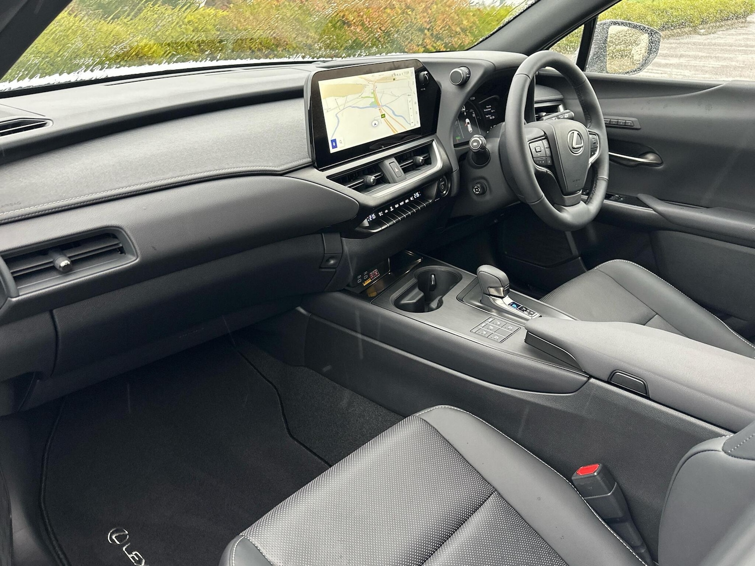 Used Lexus UX 2025 for sale - 76670962: Photo 2