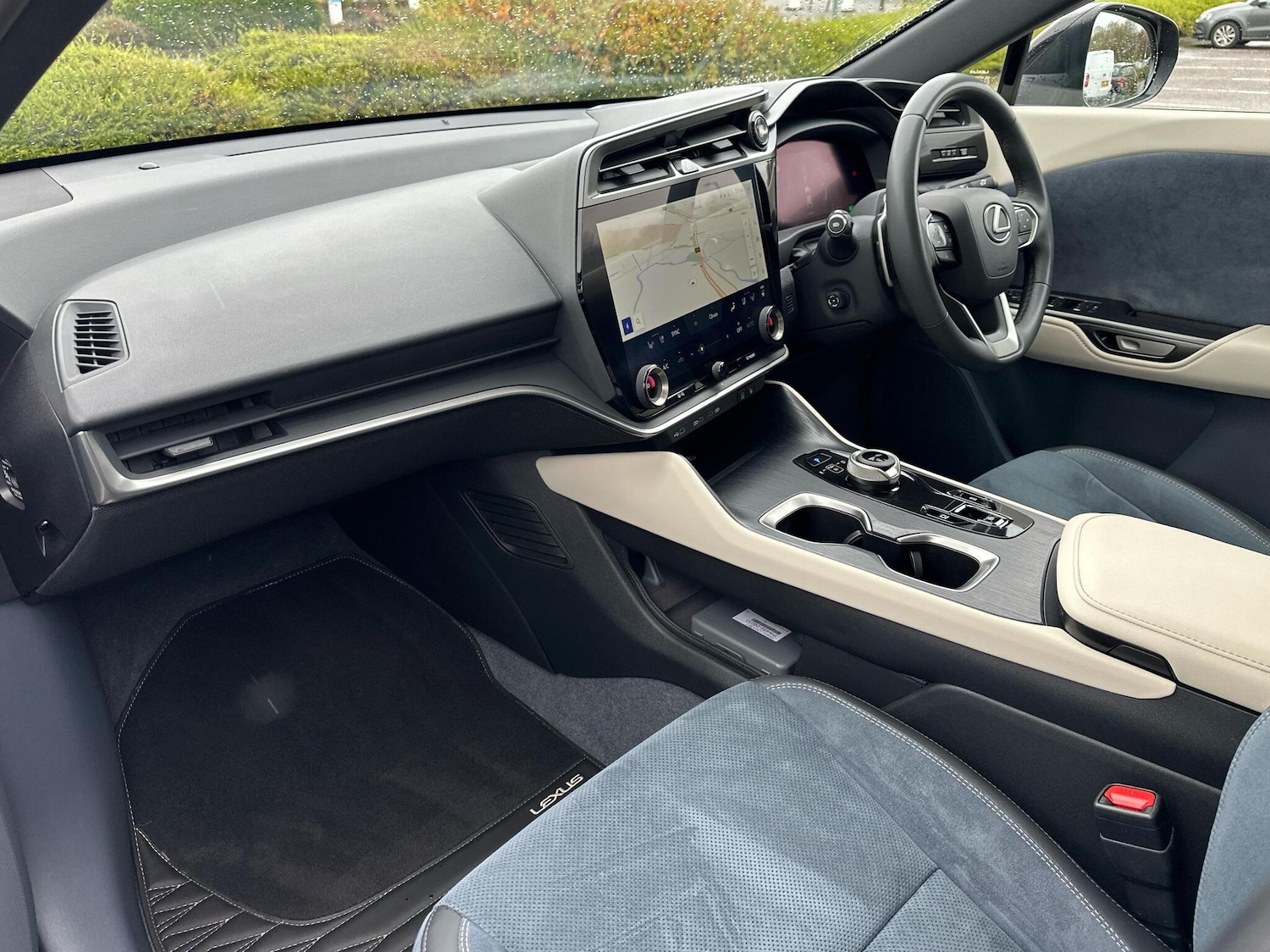 Used Lexus RZ 2023 for sale - 76574652: Photo 2