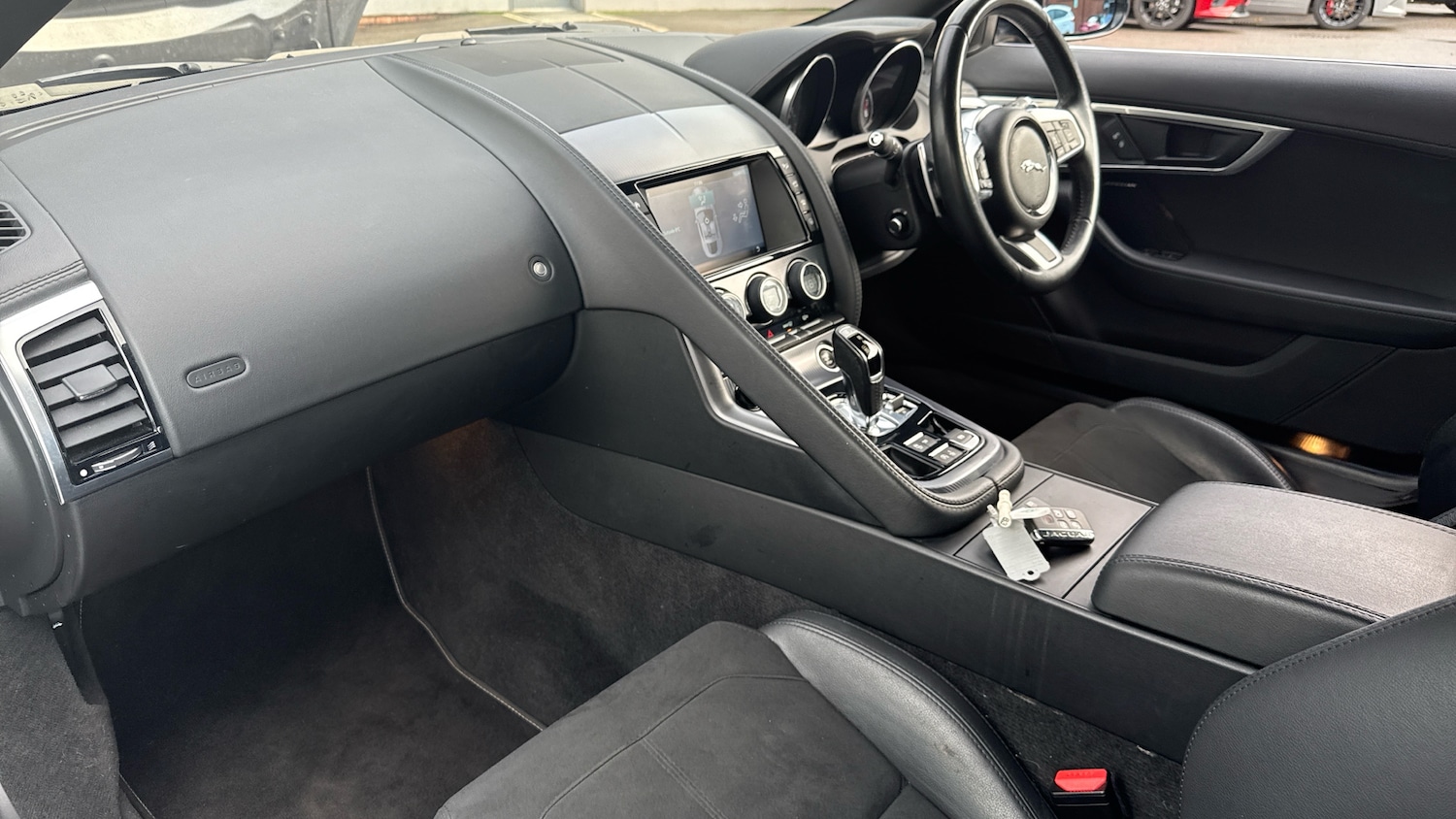 Used Jaguar F-Type 2017 for sale - 76948170: Photo 9