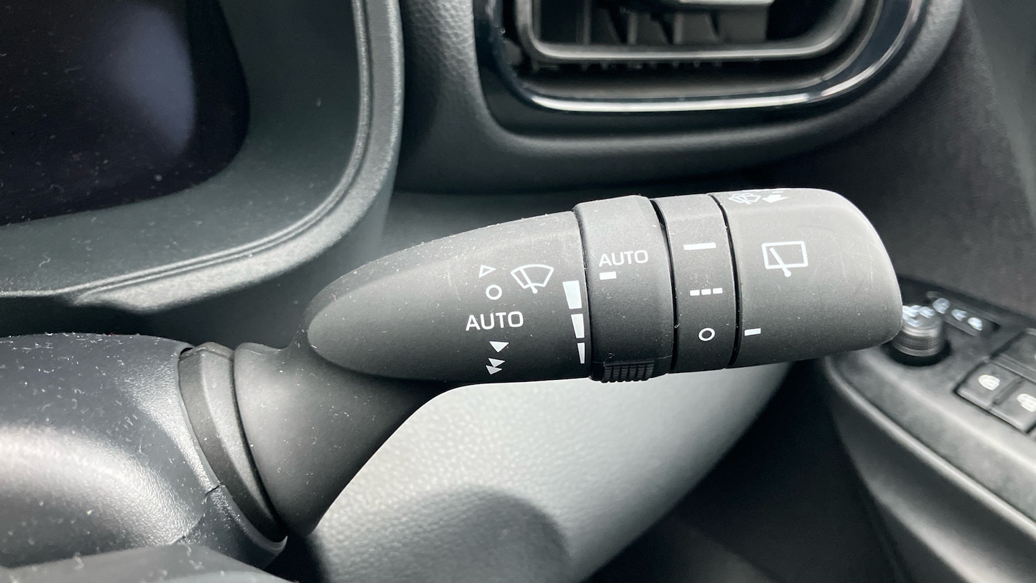 Used Mazda Mazda2 HYBRID 2025 for sale - 76627751: Photo 24