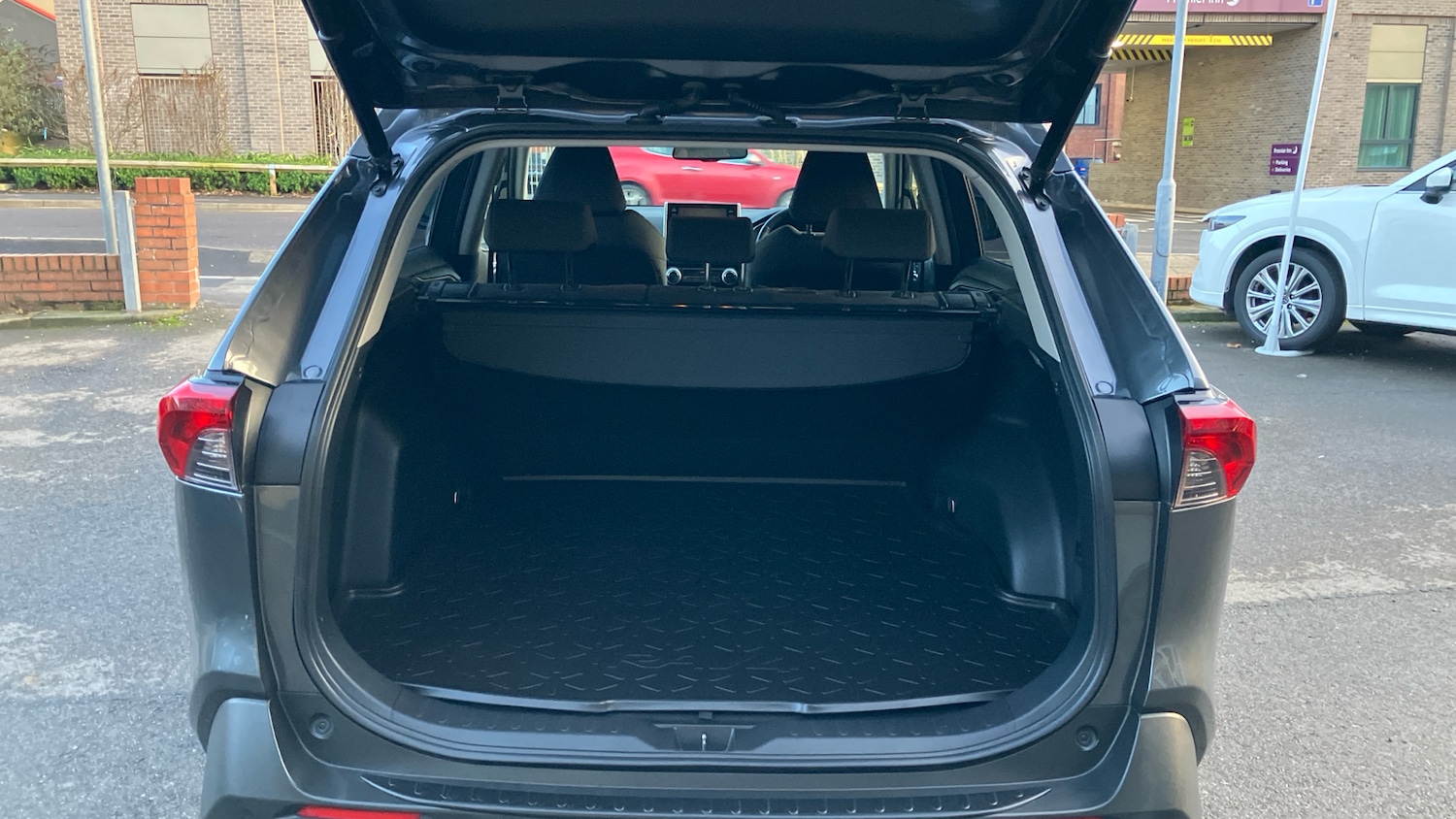 Used Toyota RAV4 2021 for sale - 77416881: Photo 4