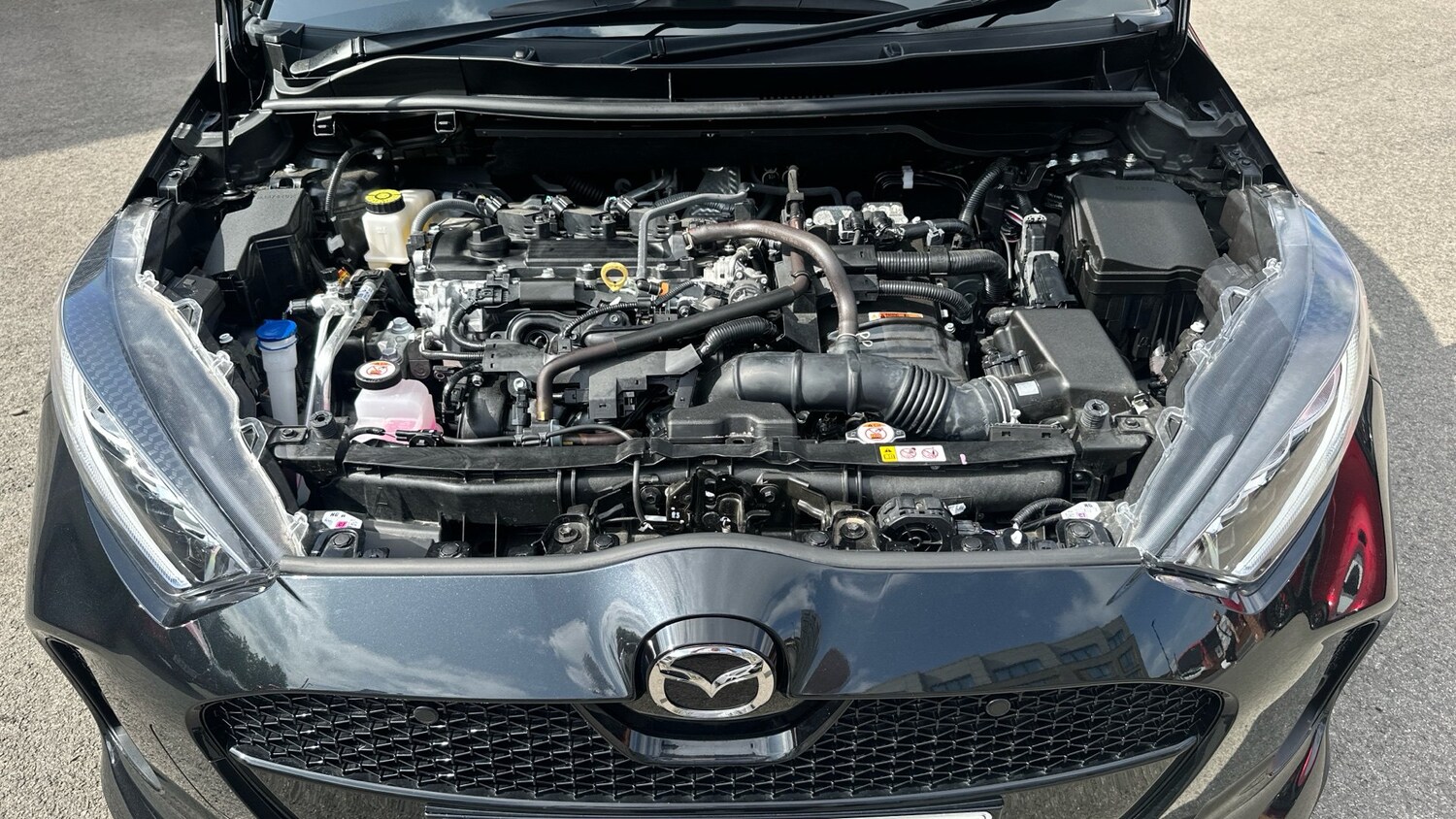 2025 Mazda Mazda2 HYBRID 1.5i Hybrid Homura Plus 5dr CVT Hybrid Hatchback Hatchb - Picture 8 of 24
