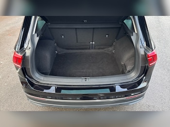 Used Volkswagen Tiguan 2021 for sale - 76525623: Photo