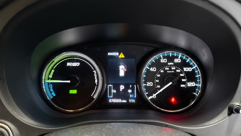 Used Mitsubishi Outlander 2017 for sale - 77213205: Photo 10