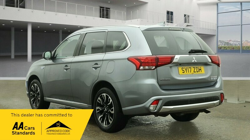 Used Mitsubishi Outlander 2017 for sale - 77213205: Photo 3