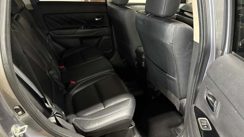 Used Mitsubishi Outlander 2017 for sale - 77213205: Photo 8