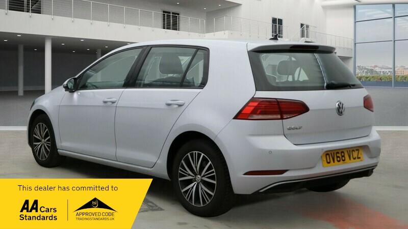Used Volkswagen Golf 2018 for sale - 76643127: Photo 3