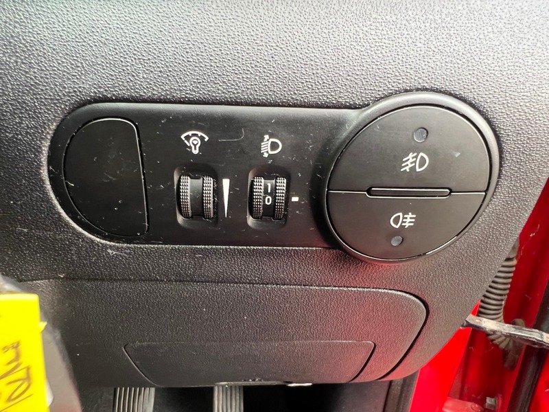 Used Hyundai i10 2012 for sale - 76346120: Photo 10