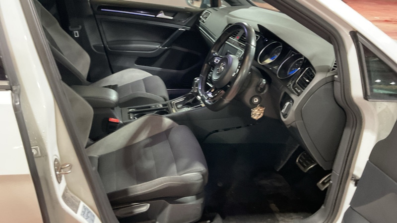 Used Volkswagen Golf 2016 for sale - 77668124: Photo 8