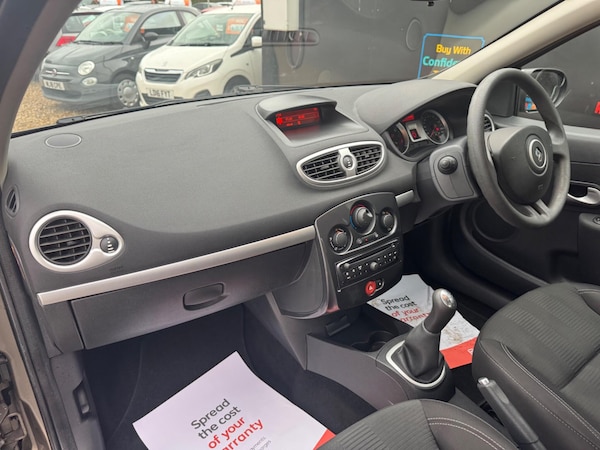 Used Renault Clio 2011 for sale - 76166766: Photo 15