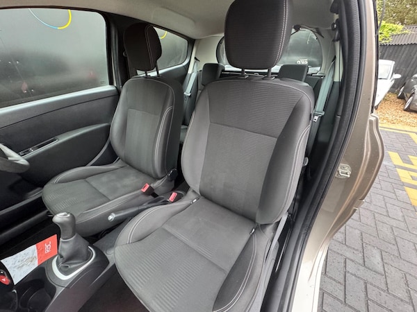 Used Renault Clio 2011 for sale - 76166766: Photo 16