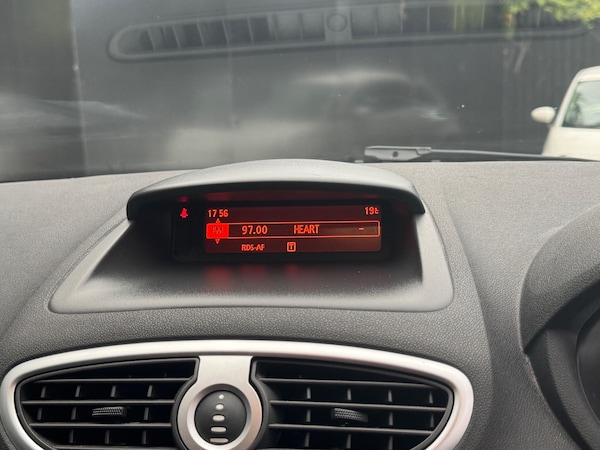 Used Renault Clio 2011 for sale - 76166766: Photo 22