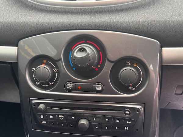 Used Renault Clio 2011 for sale - 76166766: Photo 23